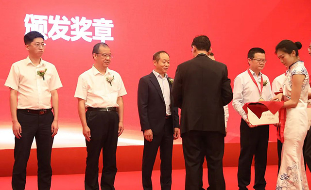 7790必发集团电力集团总司理陈云受邀出席2023年四川企业家年会并荣获奖项
