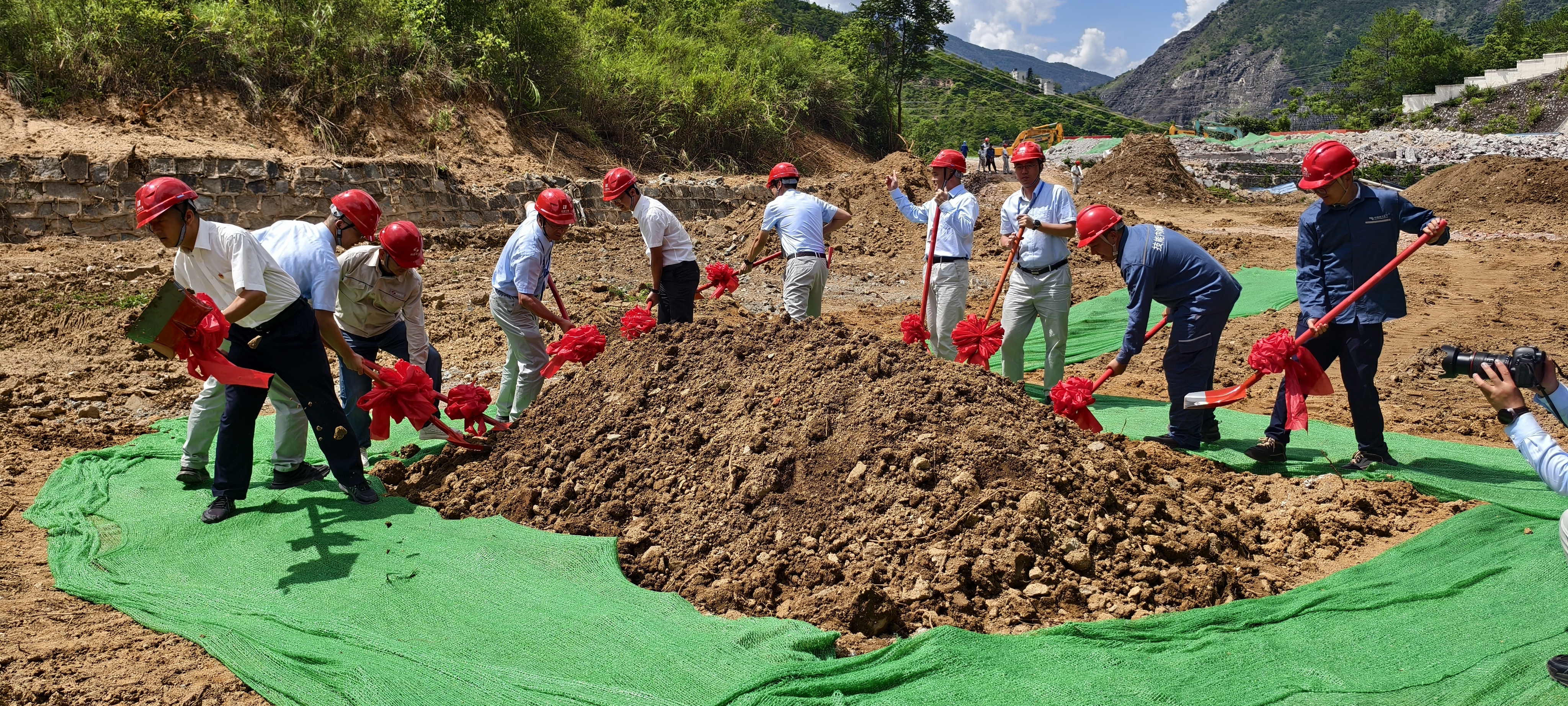 小湾水电站新增联变改扩建工程项目正式开工，，，，，助力云南电网清静稳固运行